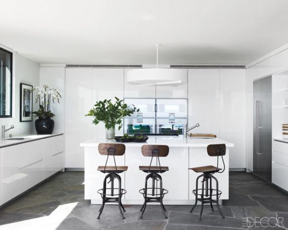 The glossy white built-in cabinets make this minimal space feel like part-kitchen, part-sterile science lab...which seems perfect for the owner/actor known best for playing the OCD Monica Geller. #ThisOldHouse inspiration via www.L-2-Design.com